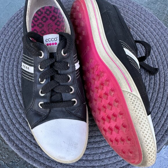 ECCO brand golf or casual sneaker - Picture 2 of 2